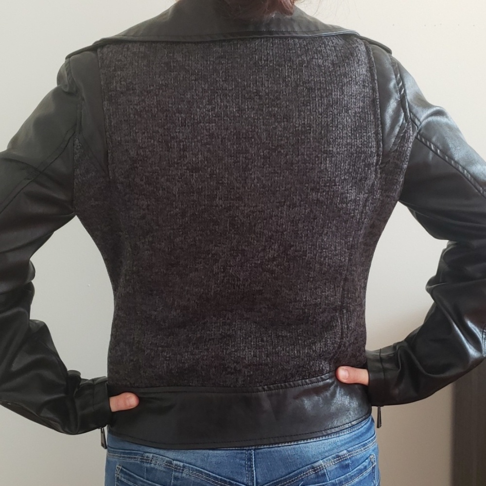 Black Jacket - Picture 4 of 5
